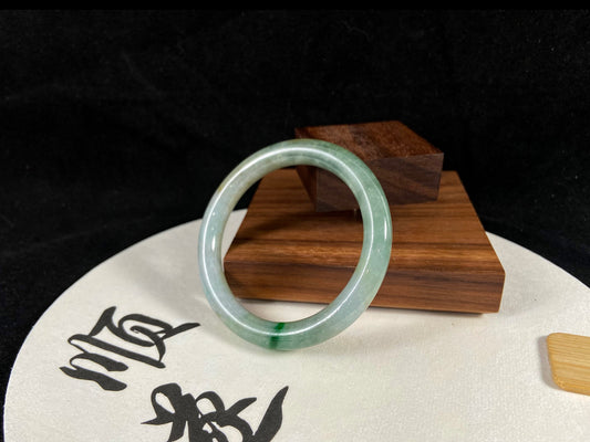 Why Jade Bangles Are the Most Searched Jade Jewelry — And How to Choose Yours