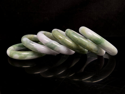 Snowy bamboo streaming lightly jadeite bangles.