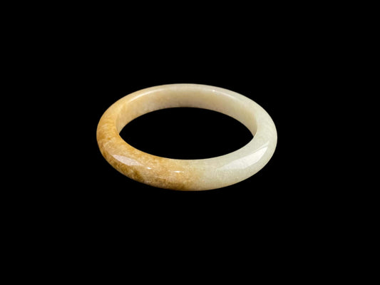 A cream honey gradient jadeite bangle.