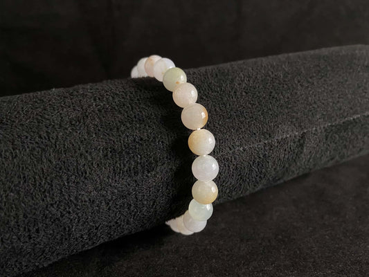 A milky golden hue jadeite beads bracelet.