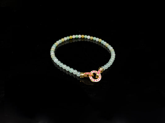 A jadeite beaded bracelet interwoven with gradient light green, lemon yellow and icy white.