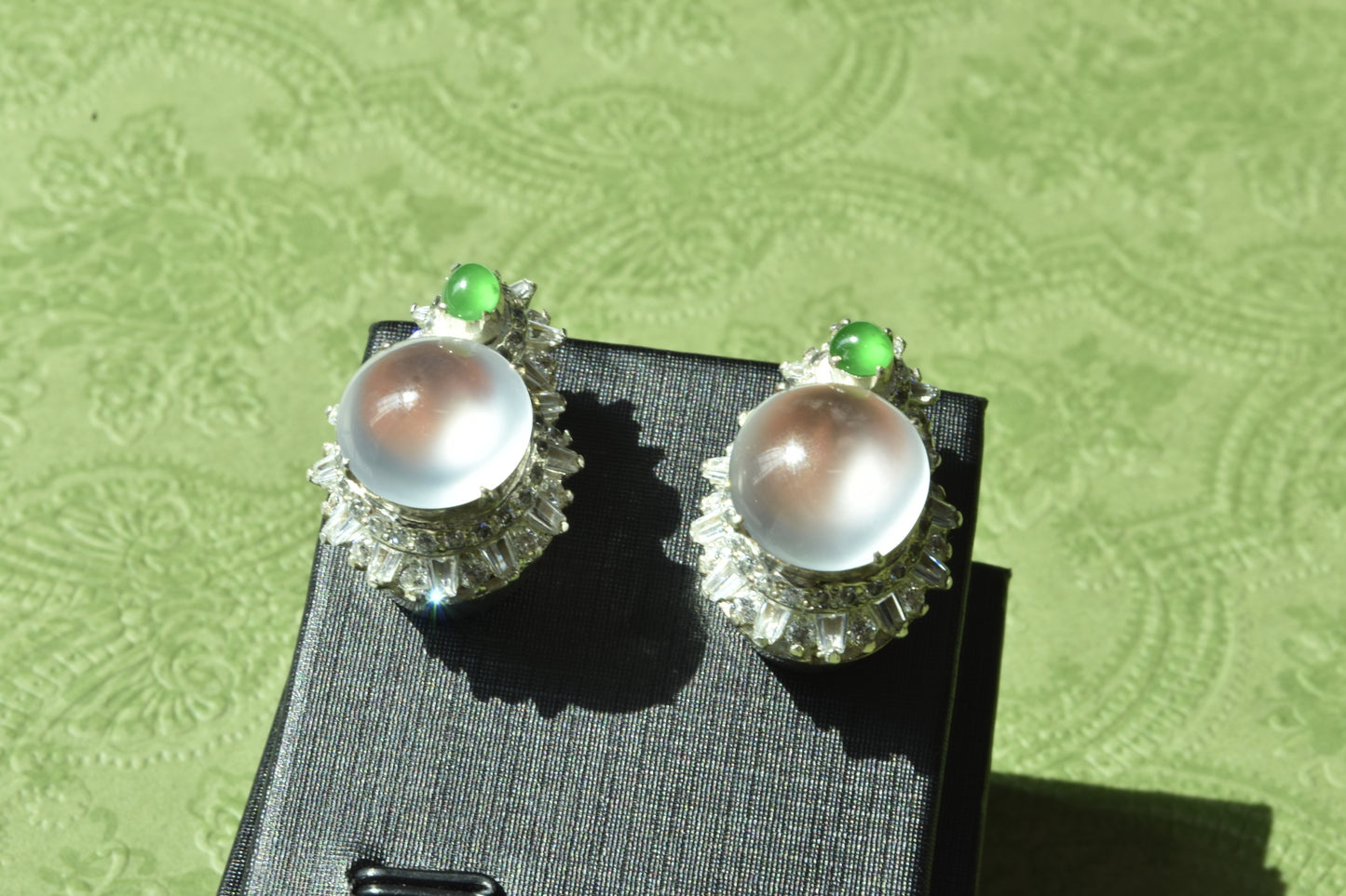 Moonlight in Silence | Moutai White Jadeite Glow Earrings