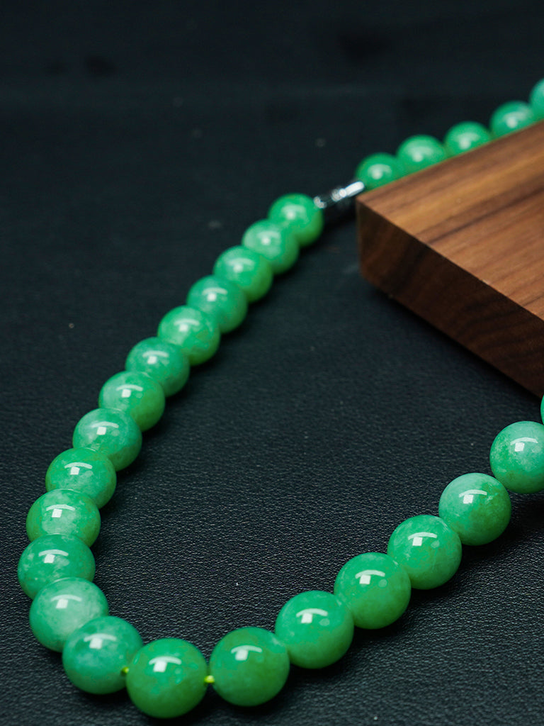 Green round beads necklace