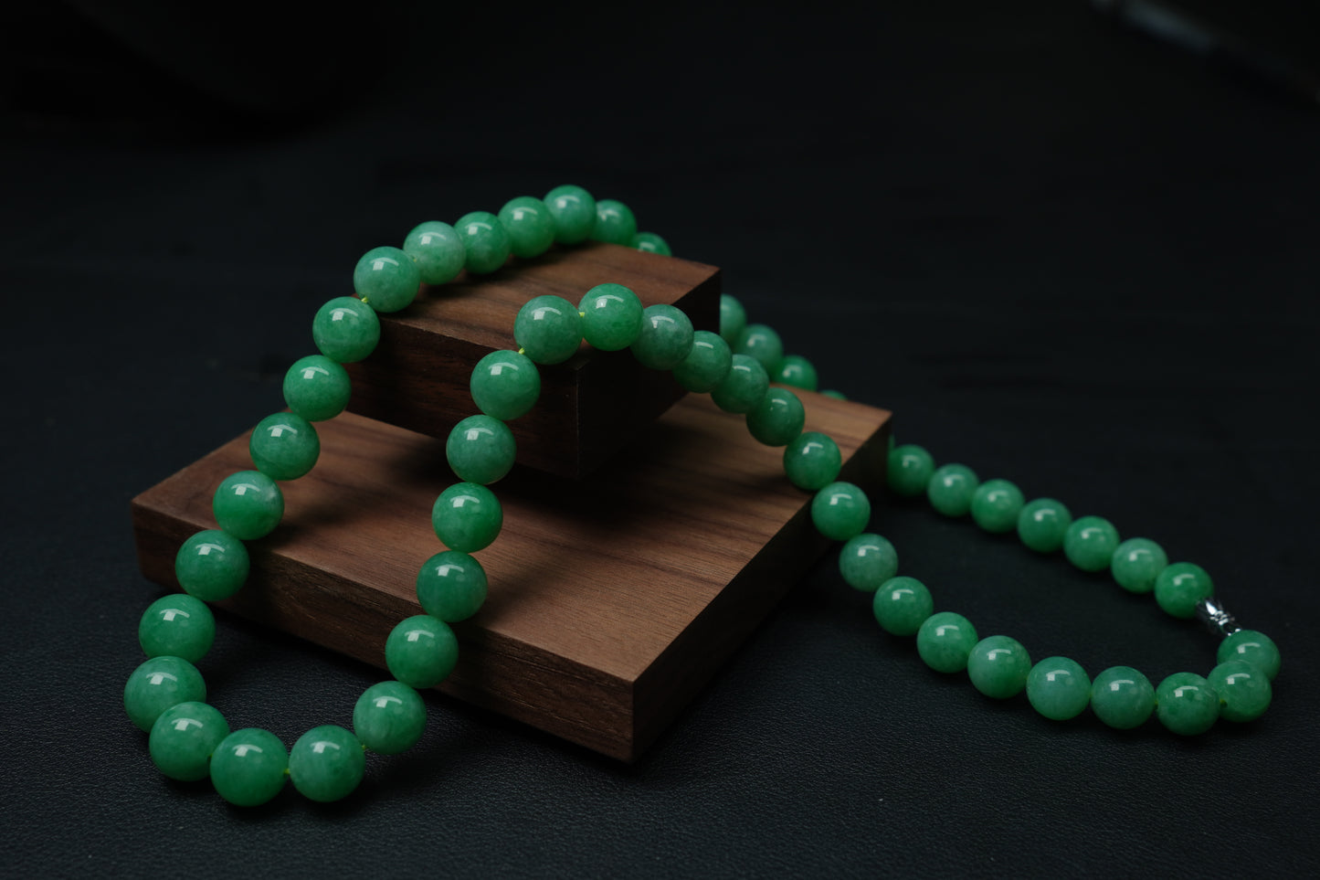 Green round beads necklace