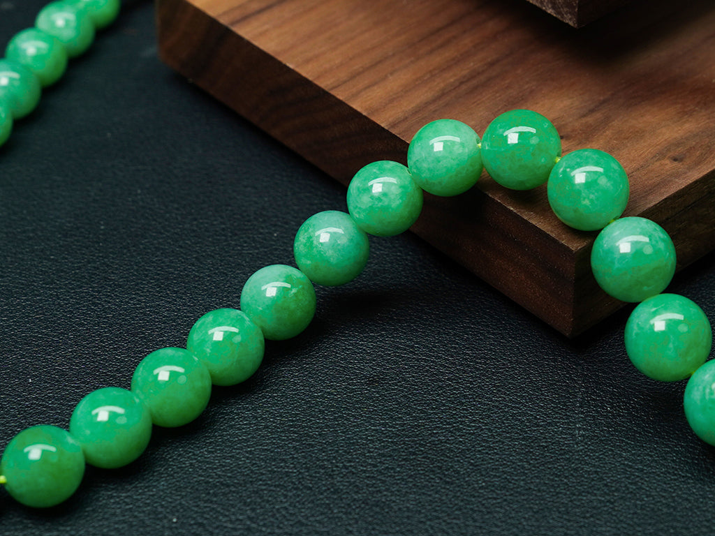 Green round beads necklace