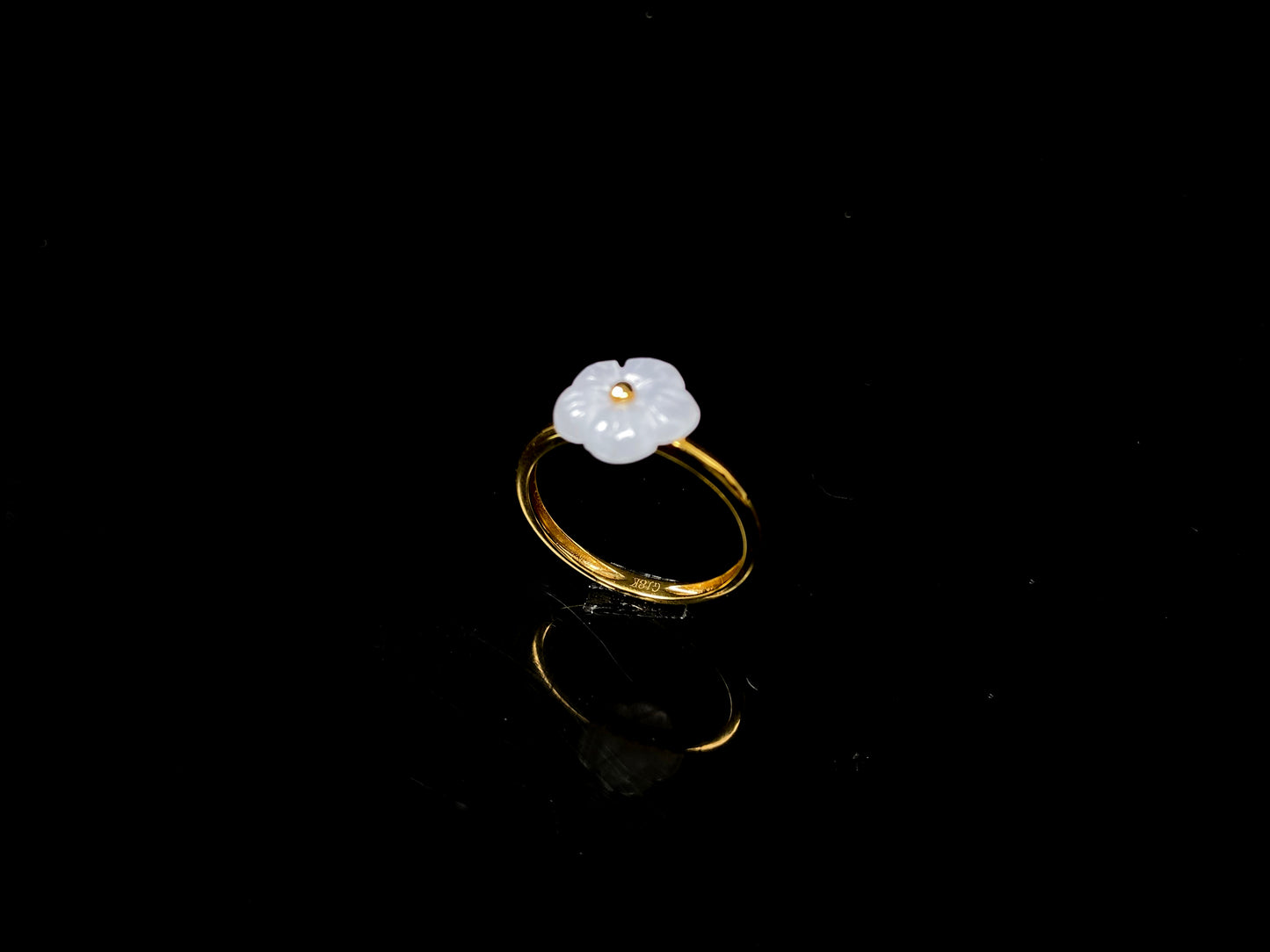 A snow white petal with gold jadeite ring.