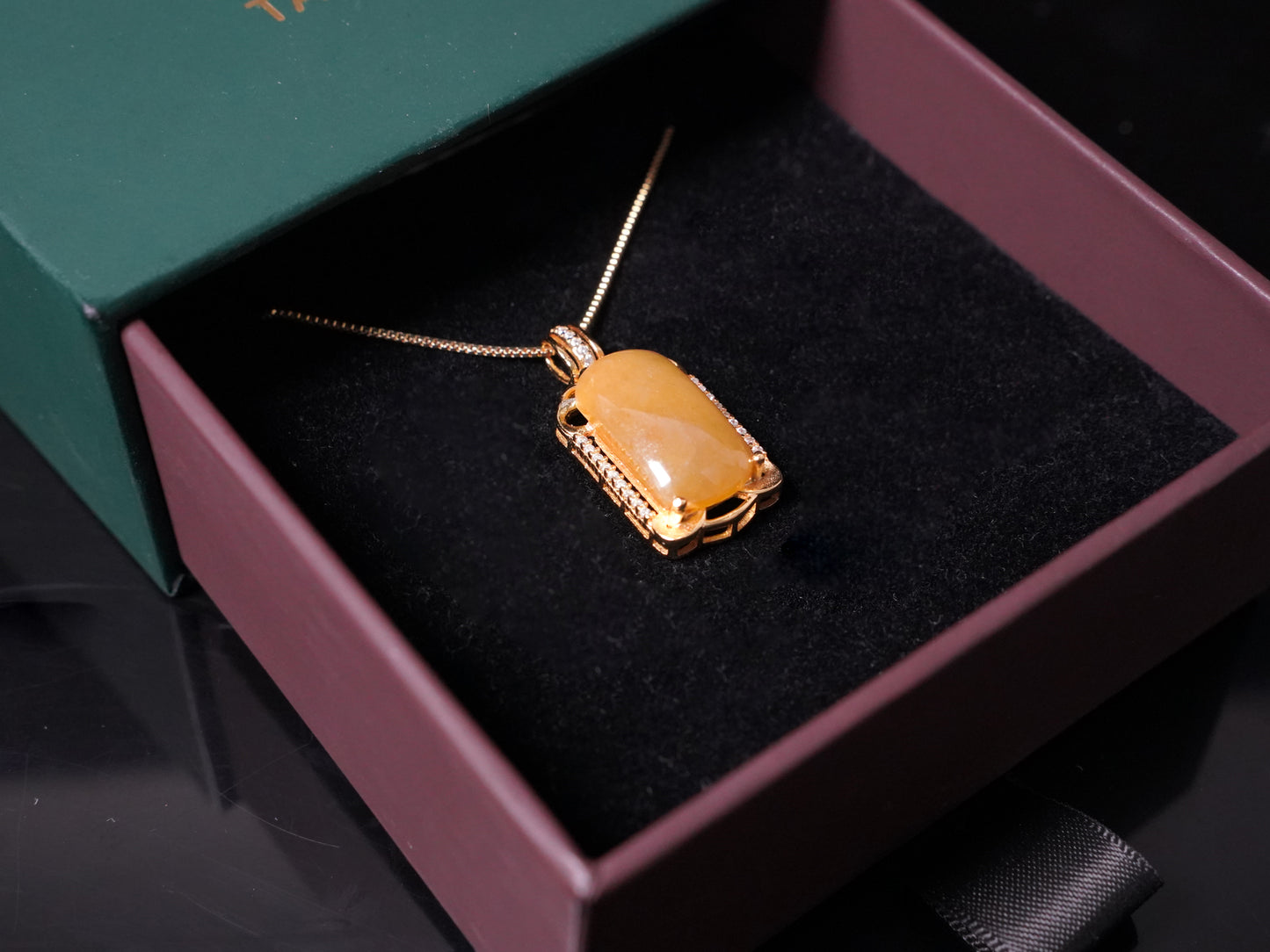 A honey-yellow jadeite in a sleek barrel shape, set in gold-plated 925 sterling silver.