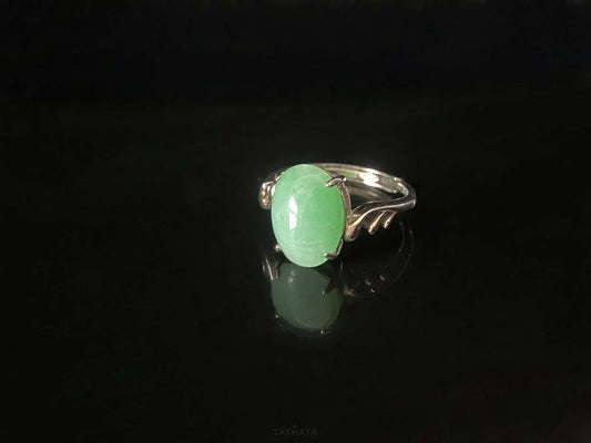 A mint dew oval jadeite ring.