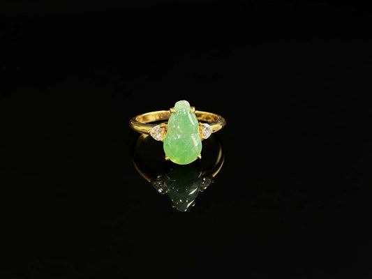 A prosperity gourd jadeite ring.