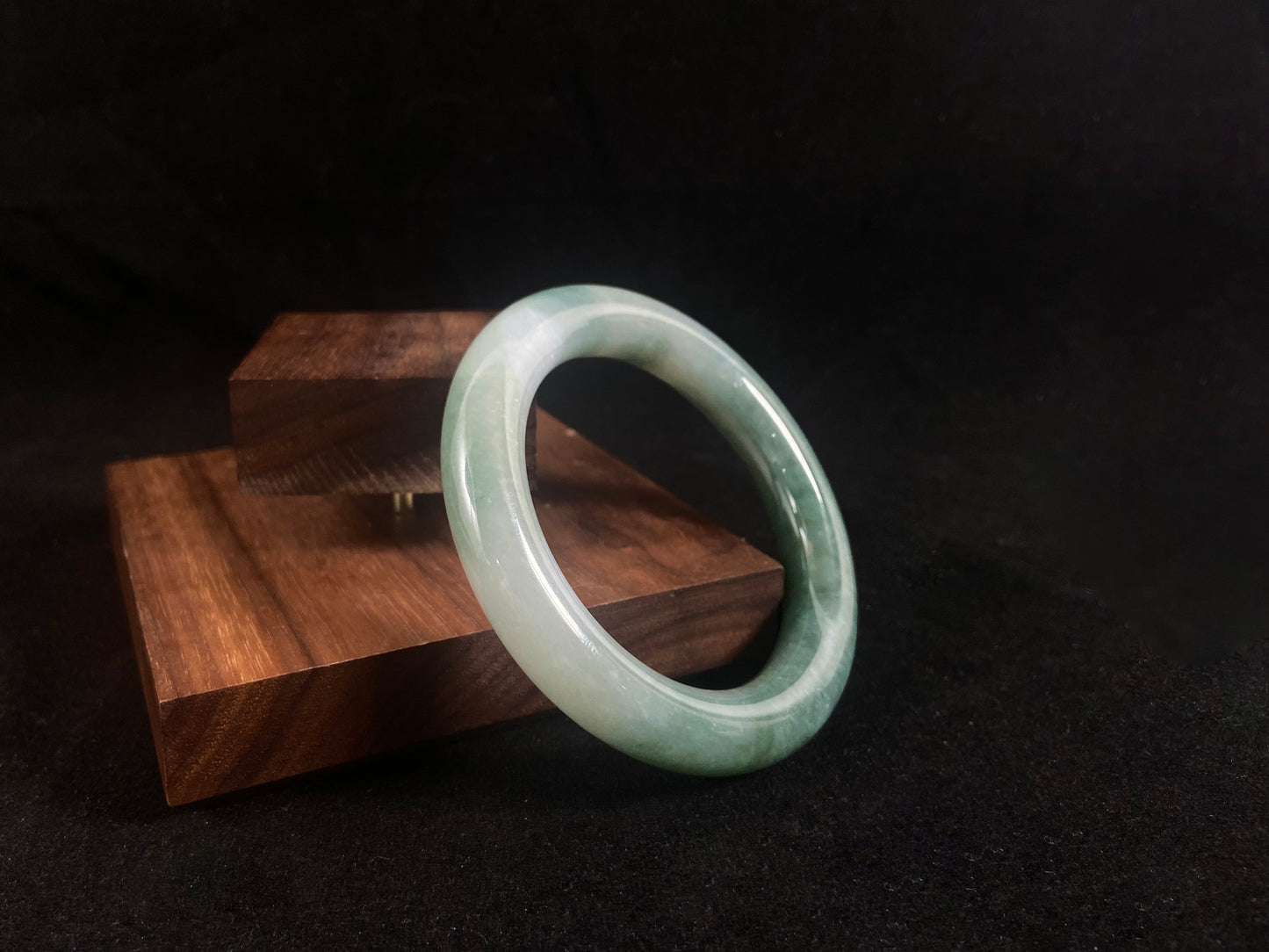 Mountain Mist · Thick Round Jadeite Bangle (57mm)