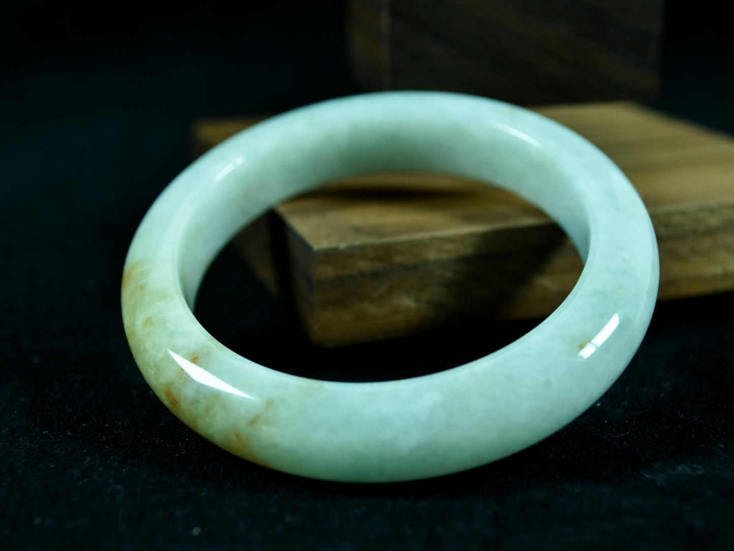Golden Bloom · Burmese Jadeite Bangle (58mm)