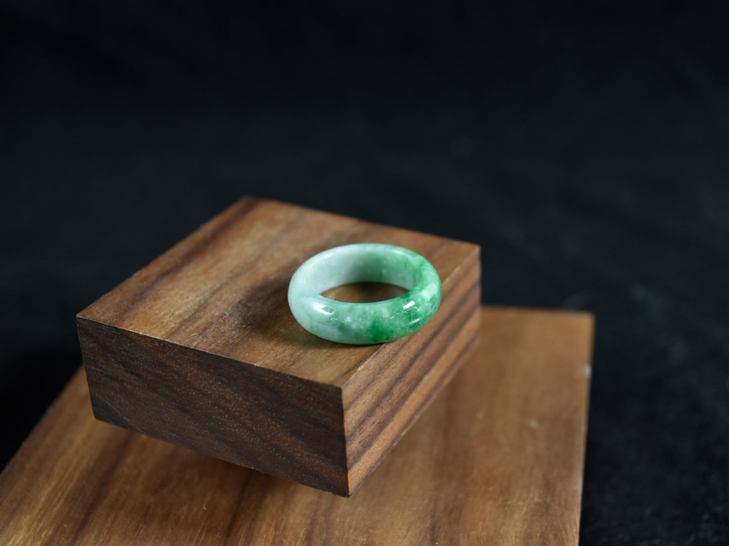 Jade Pulse · Green Accent Jadeite Ring Band (16mm)