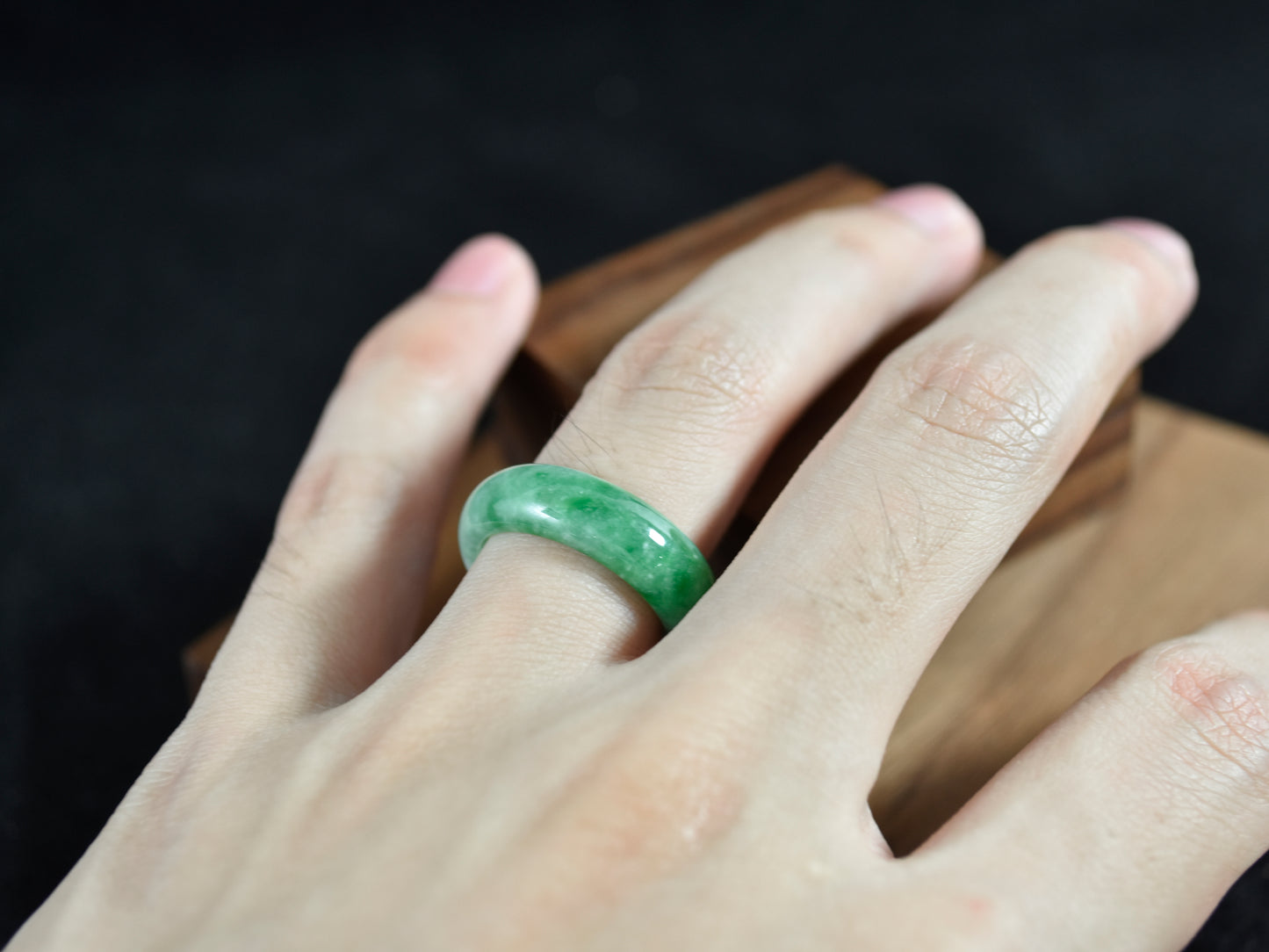 Jade Pulse · Green Accent Jadeite Ring Band (16mm)