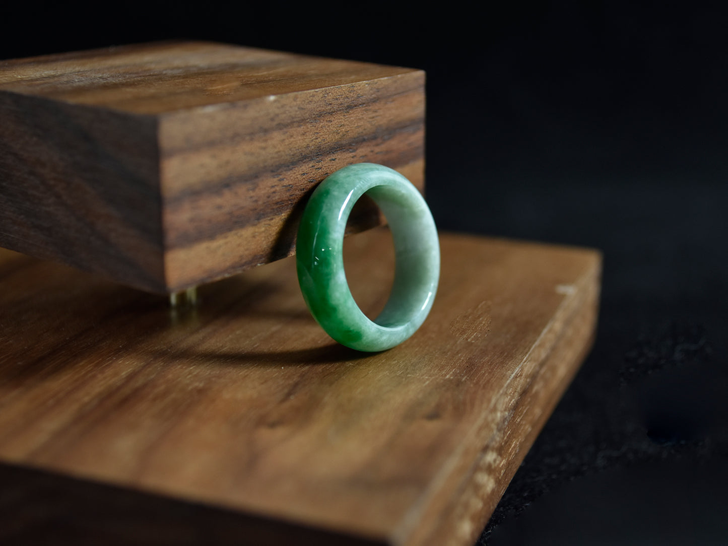 Jade Pulse · Green Accent Jadeite Ring Band (16mm)