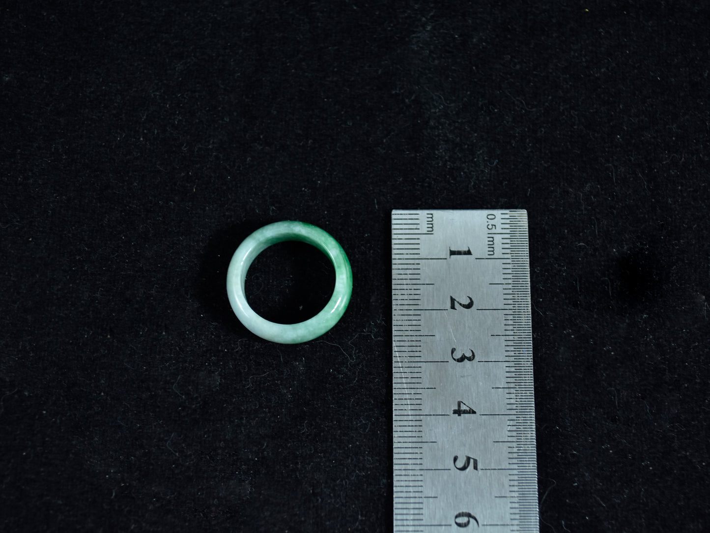Jade Pulse · Green Accent Jadeite Ring Band (16mm)