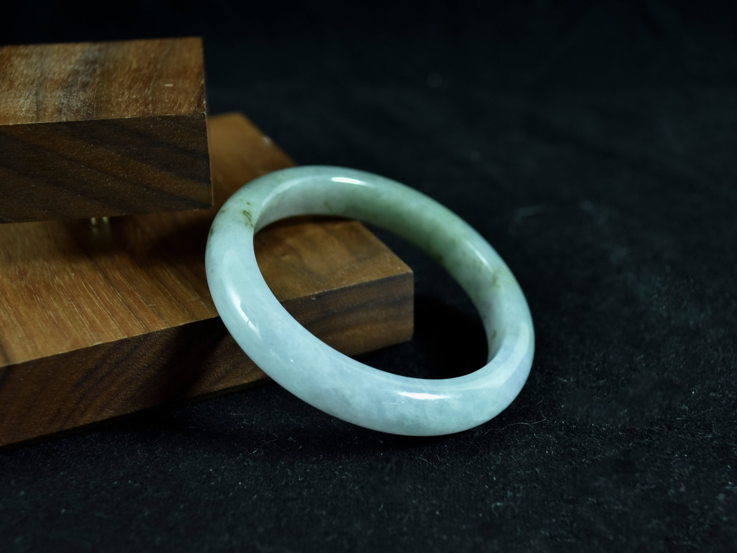 Mountain Trace · Jadeite Peace Bangle with Natural Markings (53mm)