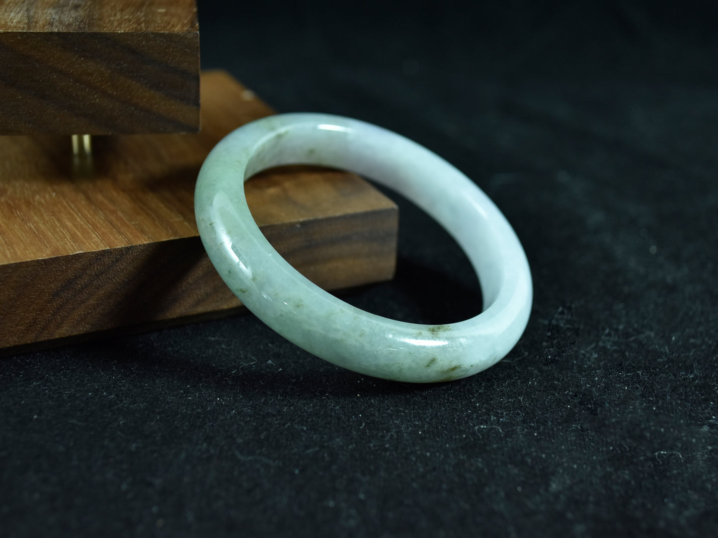 Mountain Trace · Jadeite Peace Bangle with Natural Markings (53mm)