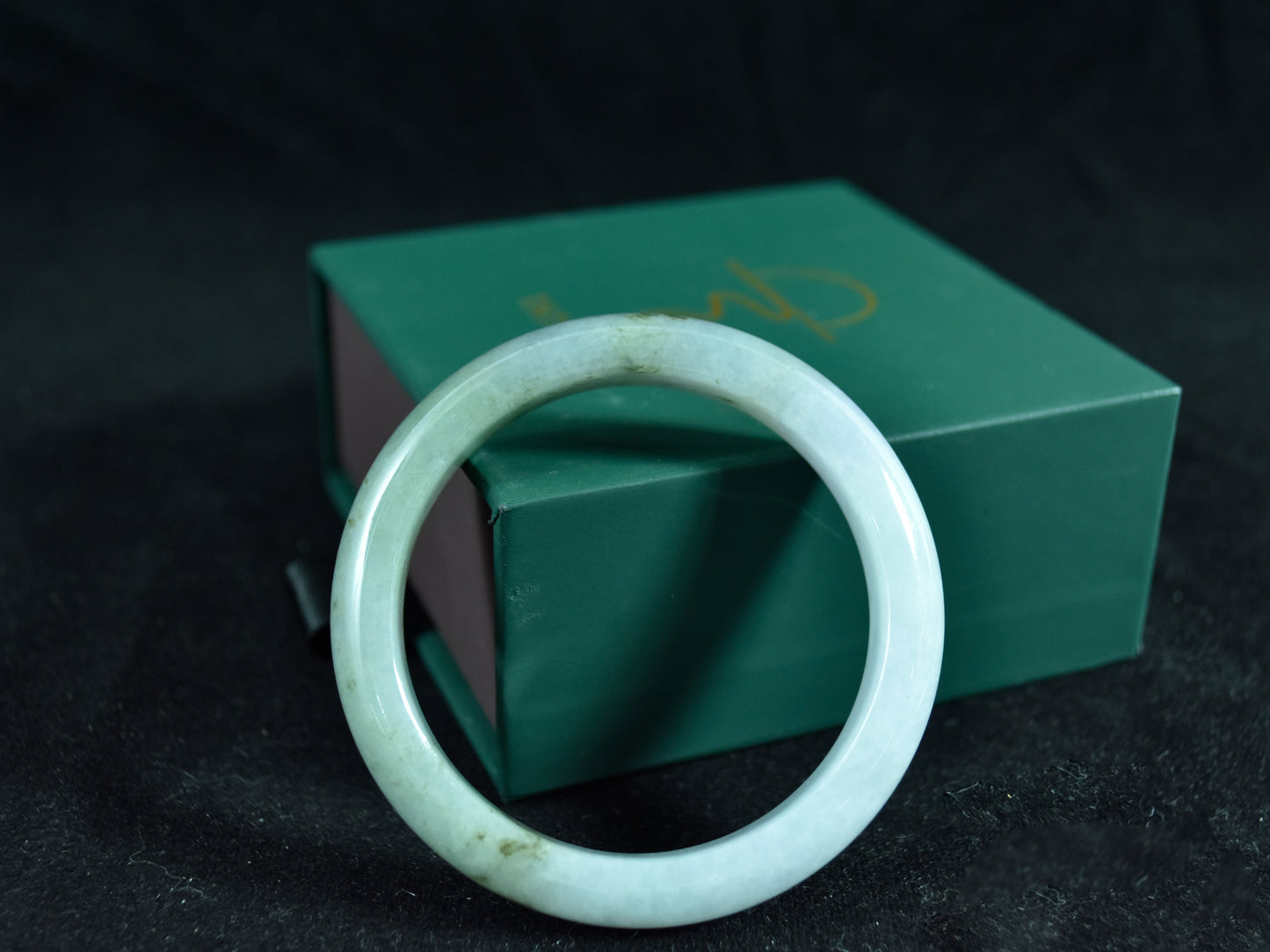 Mountain Trace · Jadeite Peace Bangle with Natural Markings (53mm)