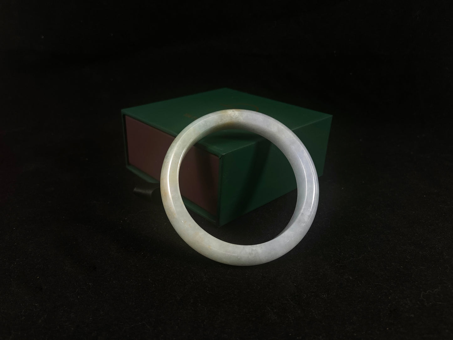 Harmony Spectrum · Tricolor Jadeite Peace Bangle (58mm)