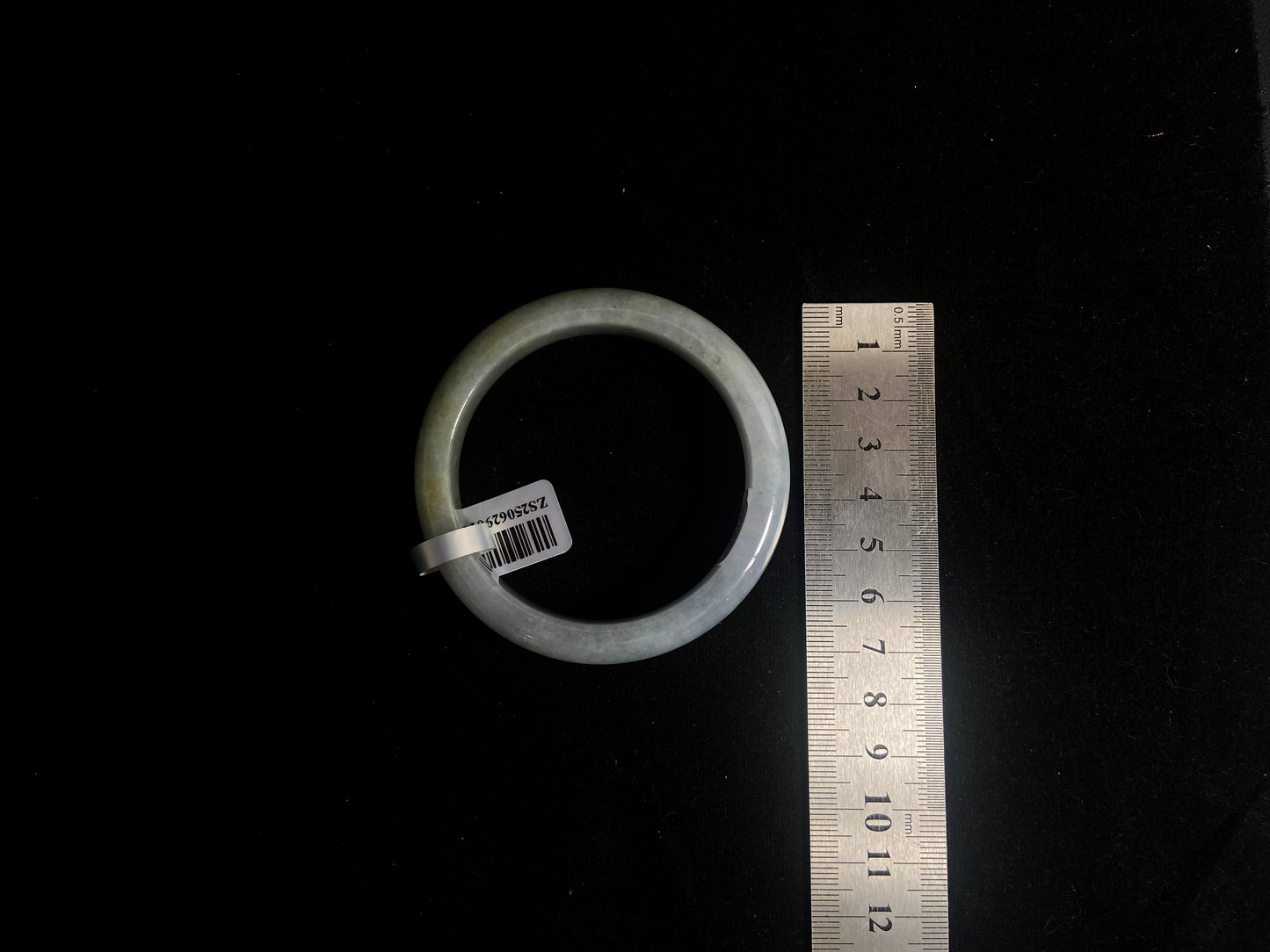 Harmony Spectrum · Tricolor Jadeite Peace Bangle (58mm)