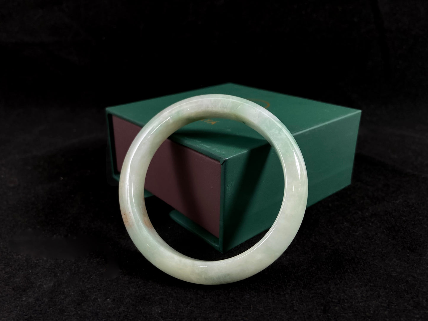Gentle Balance · Jadeite Peace Bangle with Golden Accent (55mm)