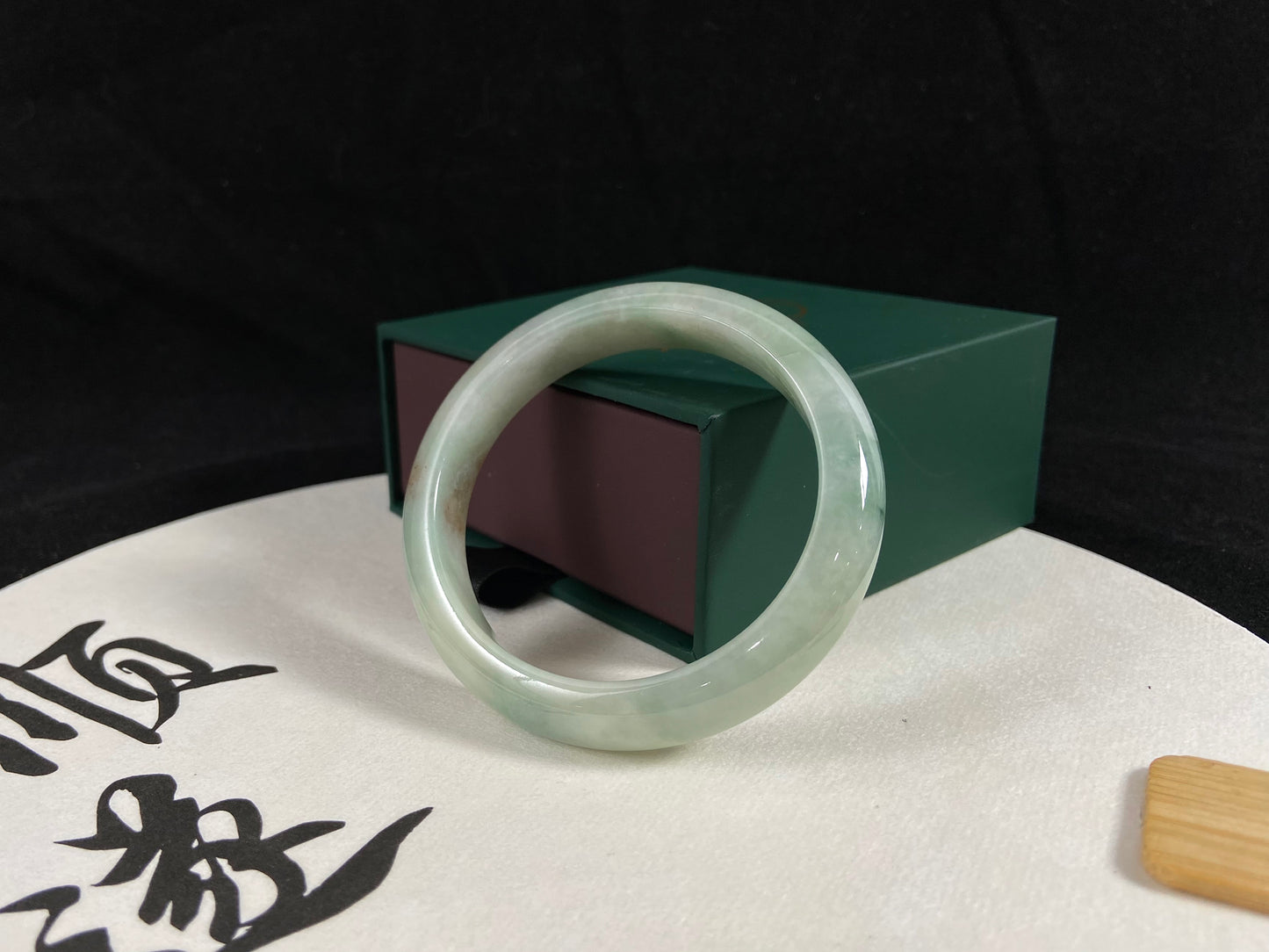 Gentle Balance · Jadeite Peace Bangle with Golden Accent (55mm)
