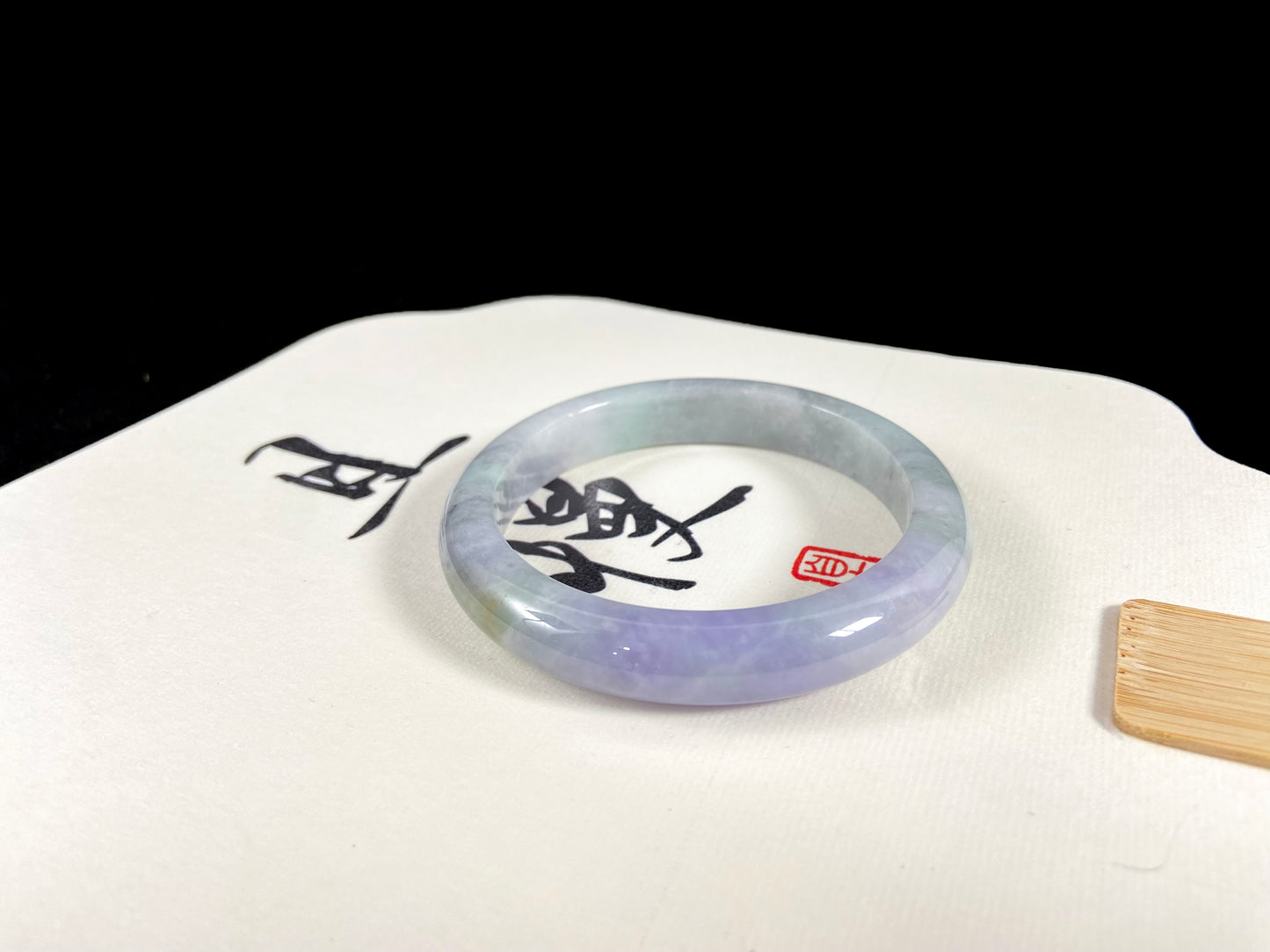 Spring Harmony · Tricolor Jadeite Peace Bangle (62mm)