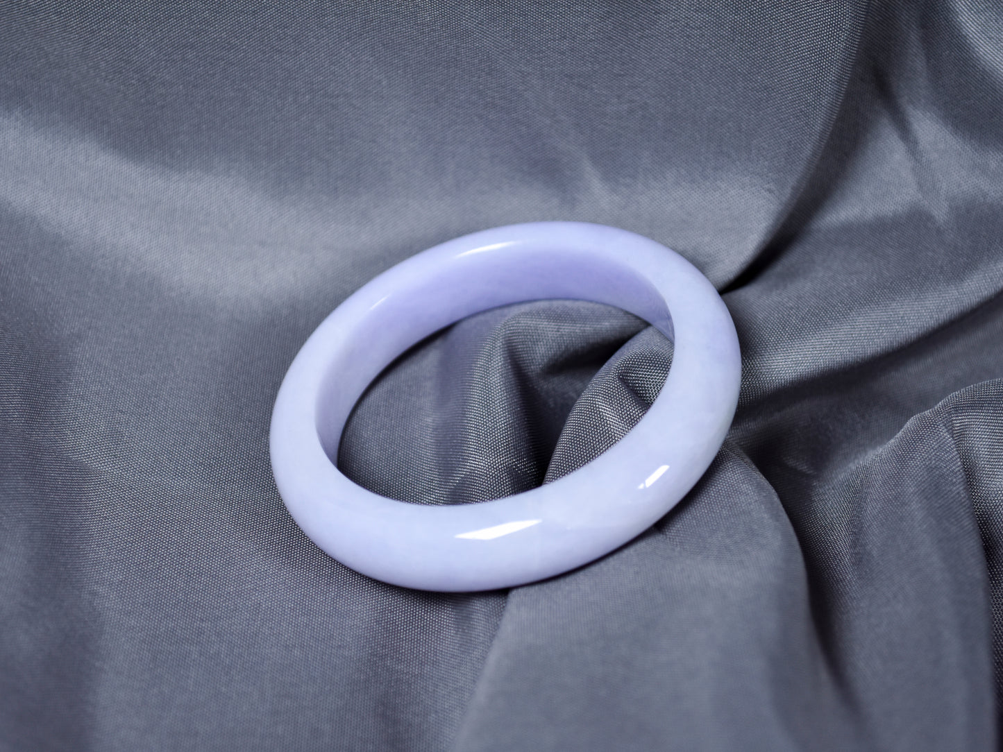 Lavender Whisper · Classic Jadeite Bangle