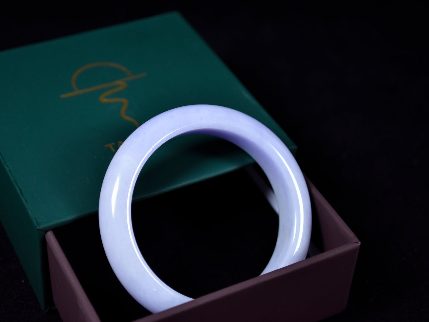 Lavender Whisper · Classic Jadeite Bangle