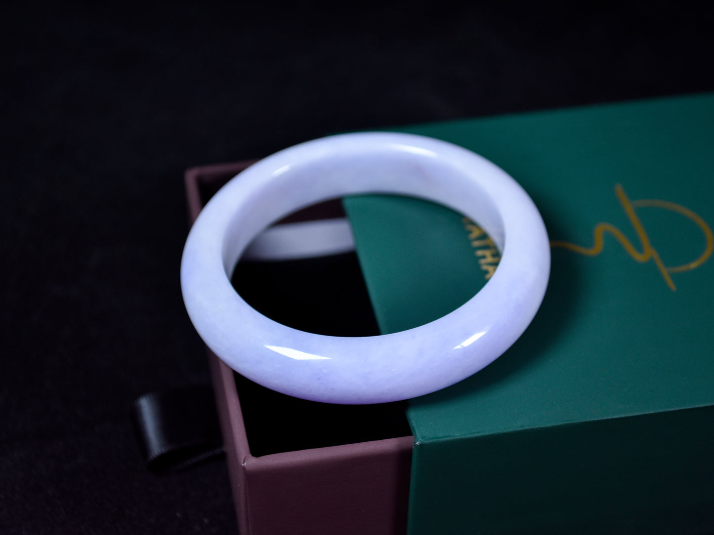 Lavender Whisper · Classic Jadeite Bangle