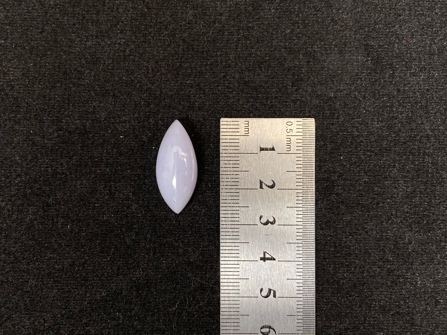 A purple teardrop-shaped jadeite loose stone.