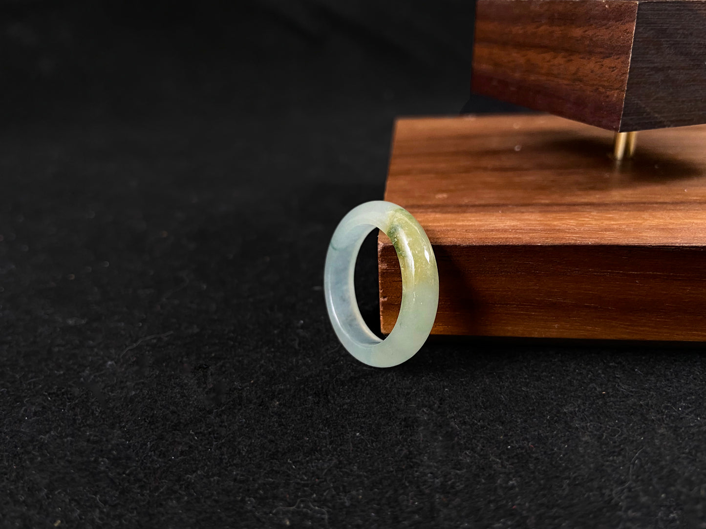 Icy Green Accent Jadeite Ring Band (21mm)