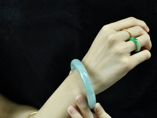 Can You Wear a Jade Bangle Every Day? Durability, Safety & Real User Stories