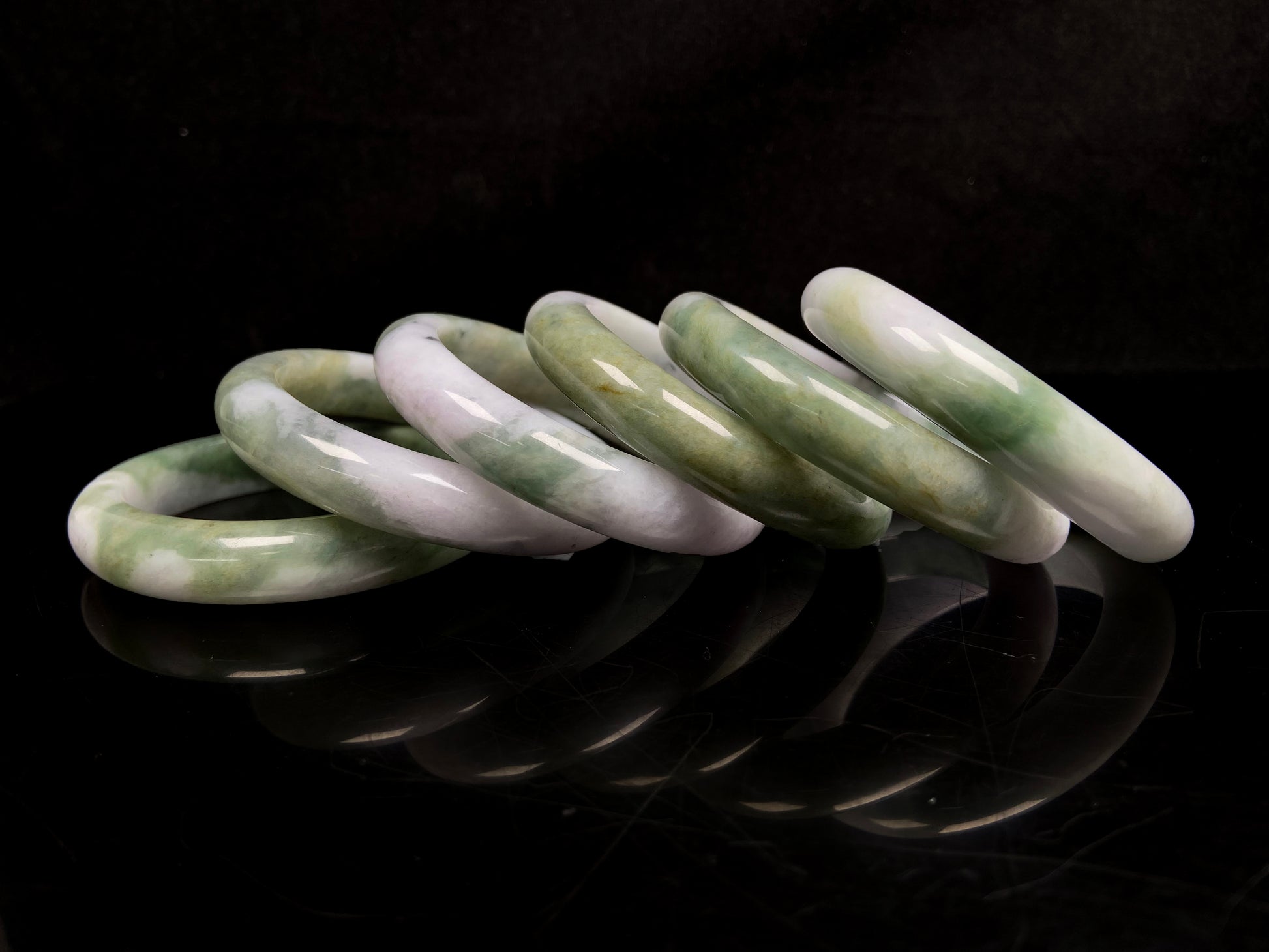 Snowy bamboo streaming lightly  jadeite bangles.