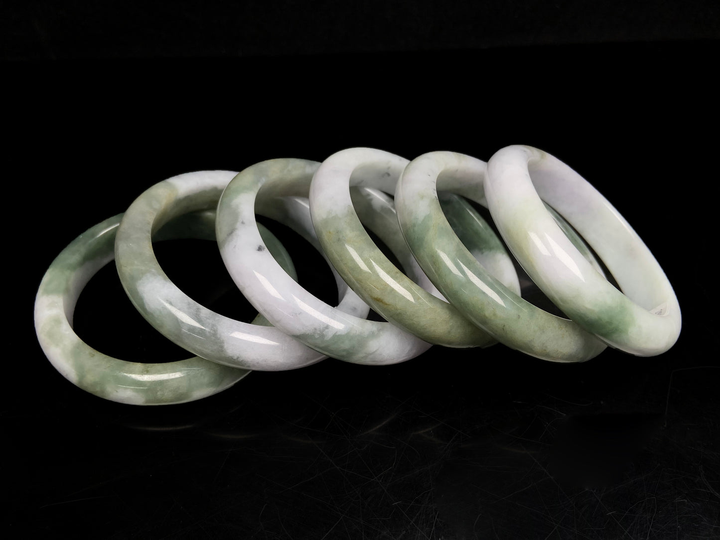Snowy bamboo streaming lightly  jadeite bangles.