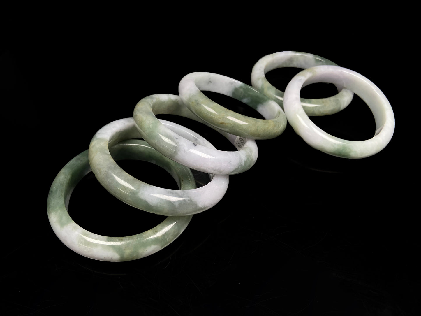 Snowy bamboo streaming lightly  jadeite bangles.