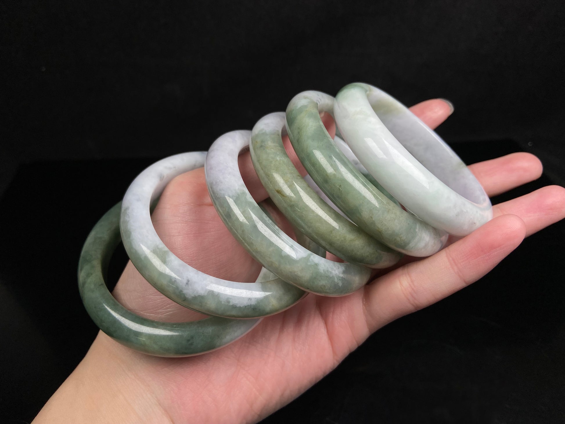 Snowy bamboo streaming lightly  jadeite bangles.