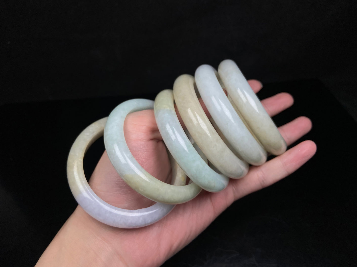Golden shimmers sprinkling lightly jadeite bangle.