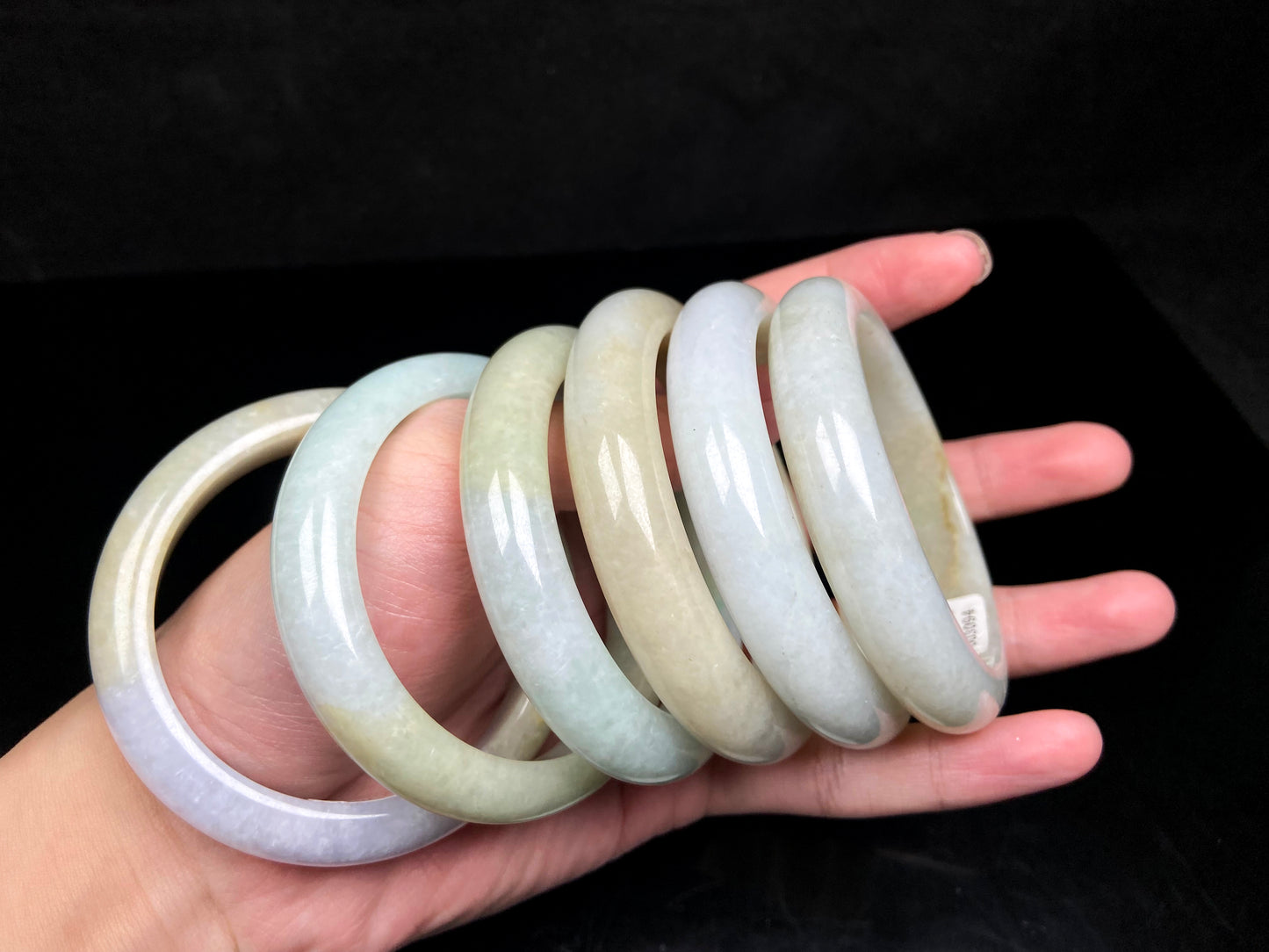 Golden shimmers sprinkling lightly jadeite bangle.