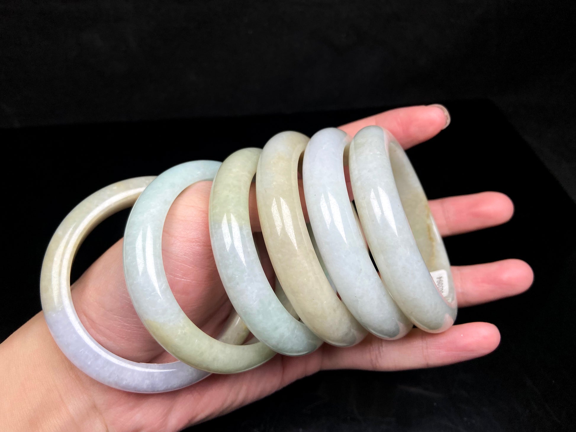 Golden shimmers sprinkling lightly jadeite bangle.