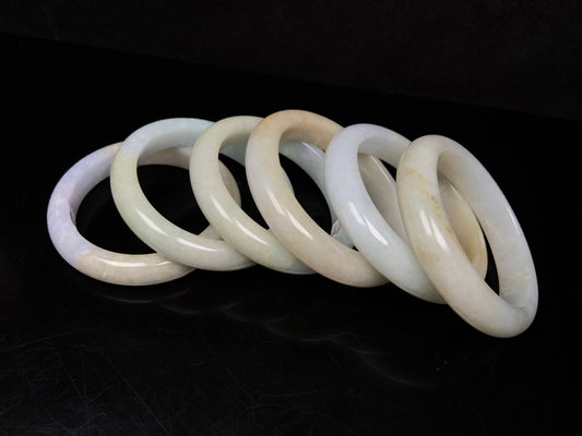 Golden shimmers sprinkling lightly jadeite bangle.