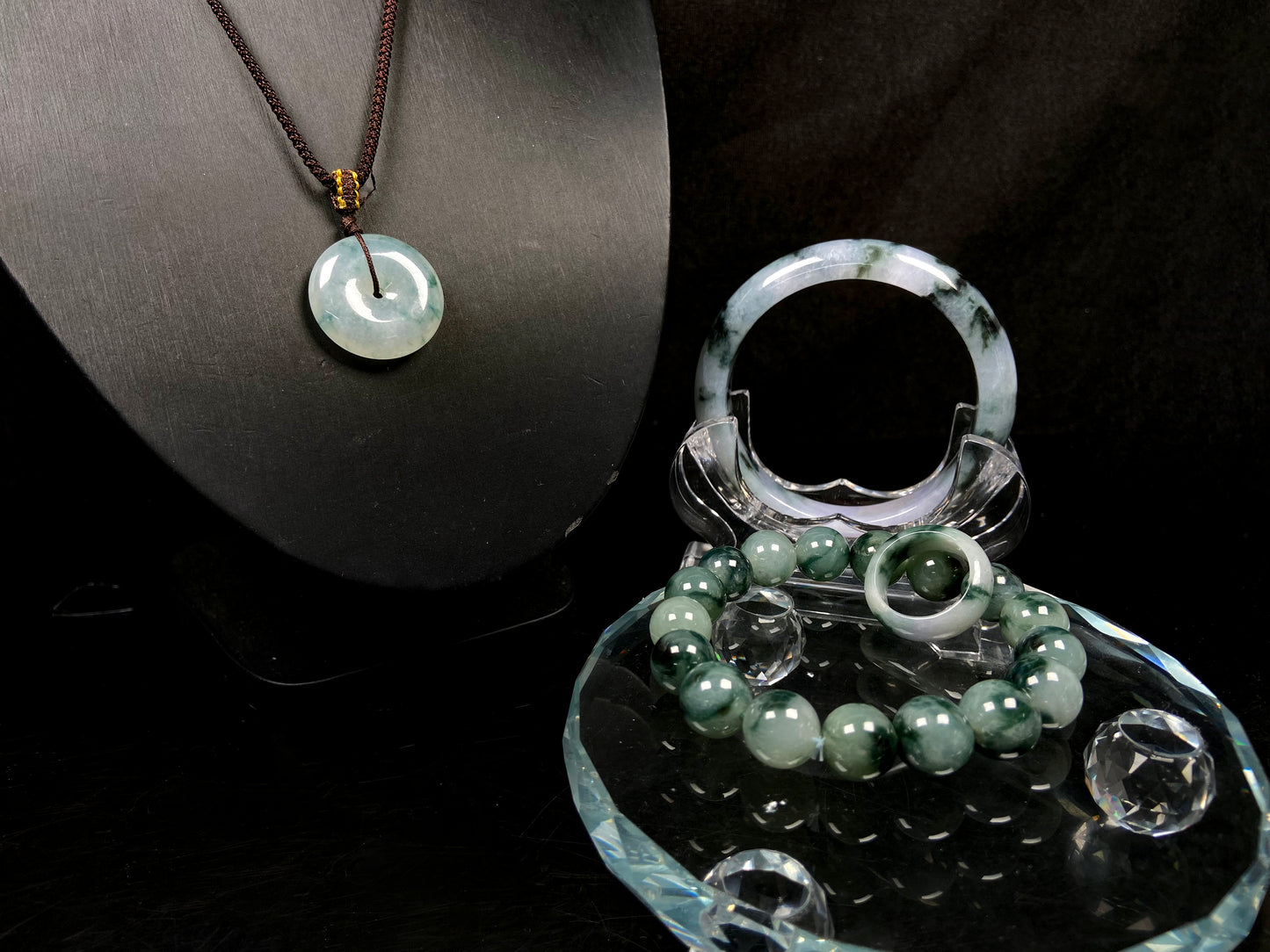 A set of  ink green floating ripples jadeite.