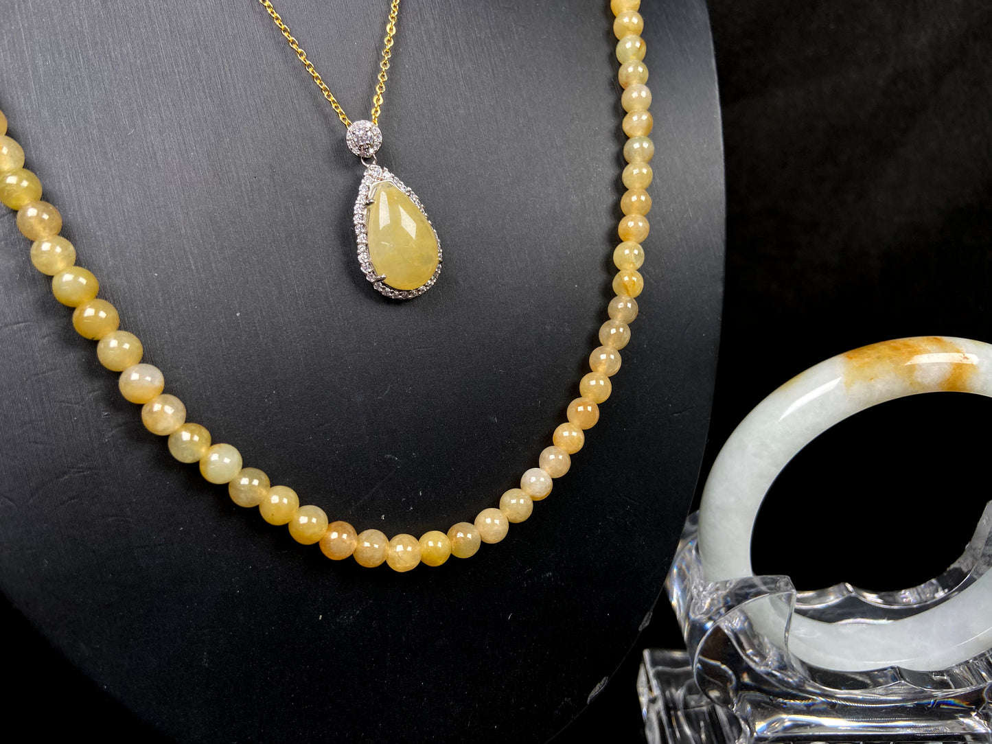 A set of sunny honey purple tricolor jadeite.