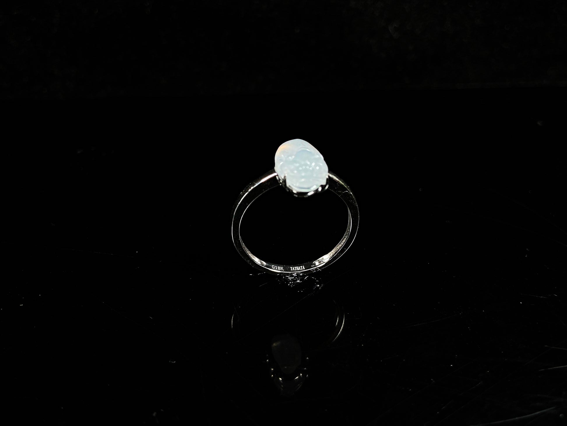 A frosty white fortune pixiu jadeite earrings ring.