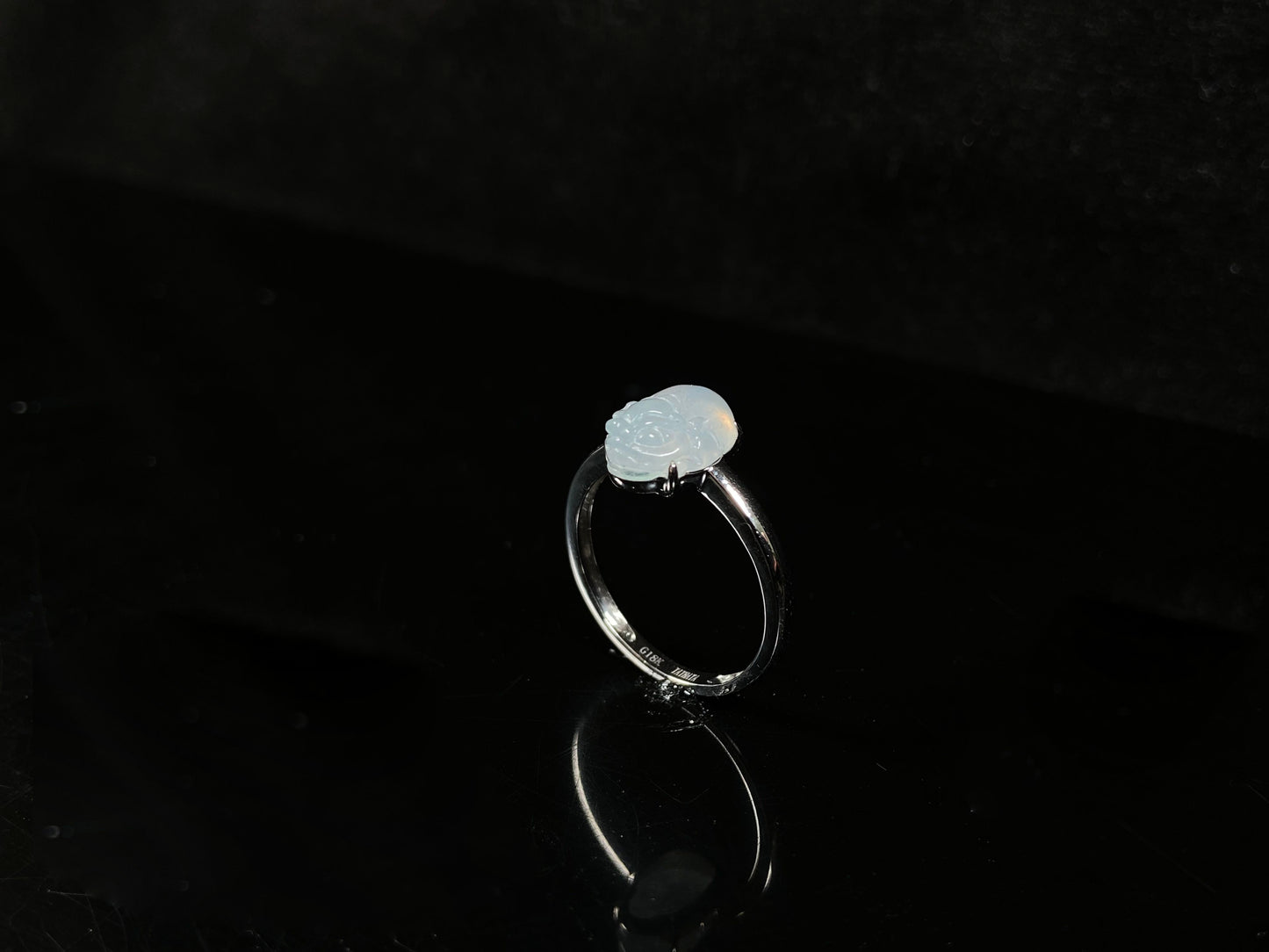 A frosty white fortune pixiu jadeite earrings ring.