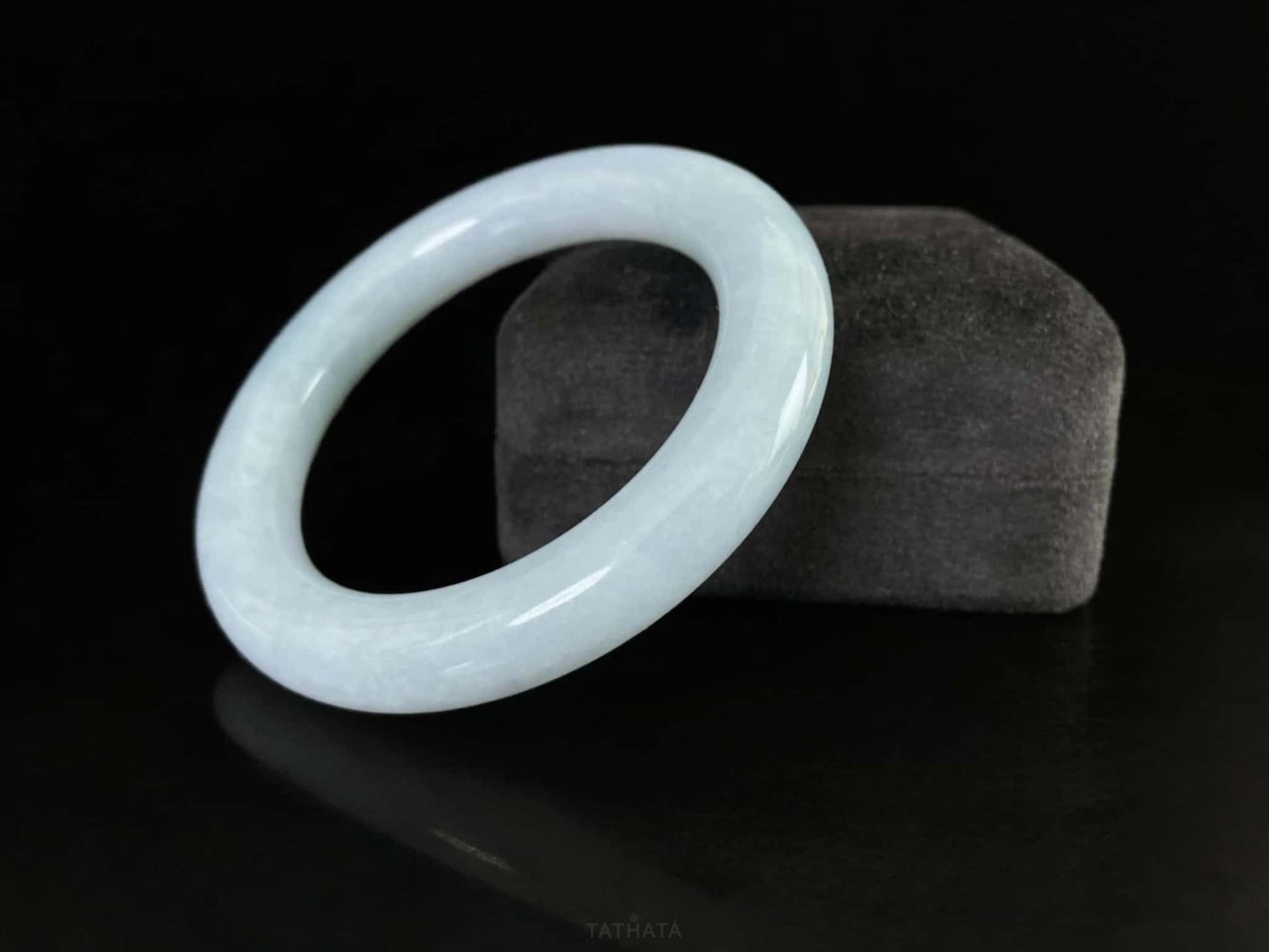 Cream Ice Blue · Nature Burmese Jadeite Round Bangle