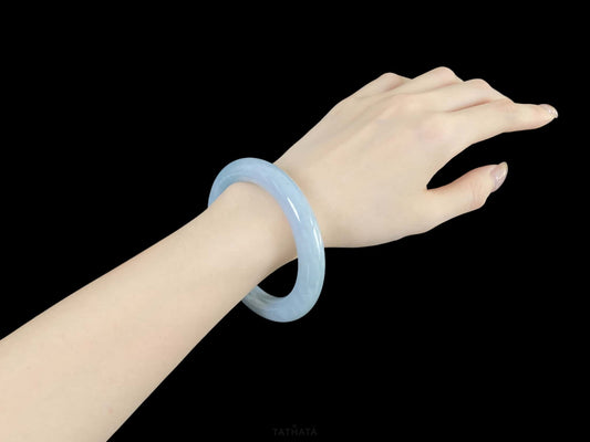 Cream Ice Blue · Nature Burmese Jadeite Round Bangle