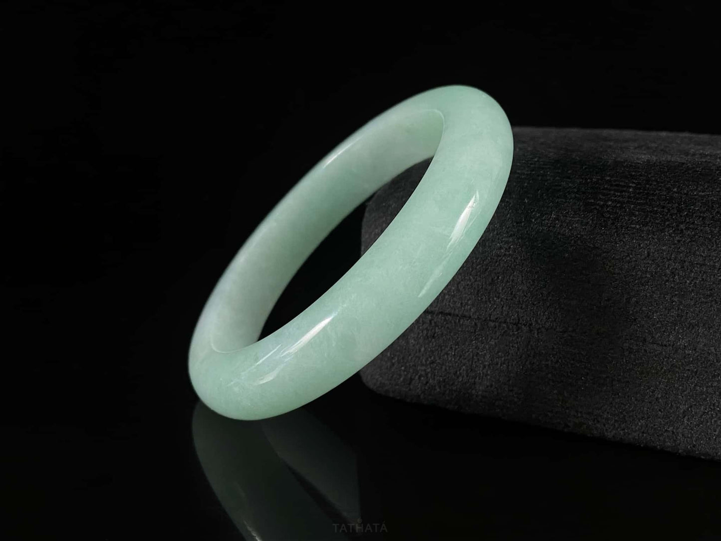 Dew Gathers in Early Spring · Nature Burmese Jadeite Peace Bangle（56mm）