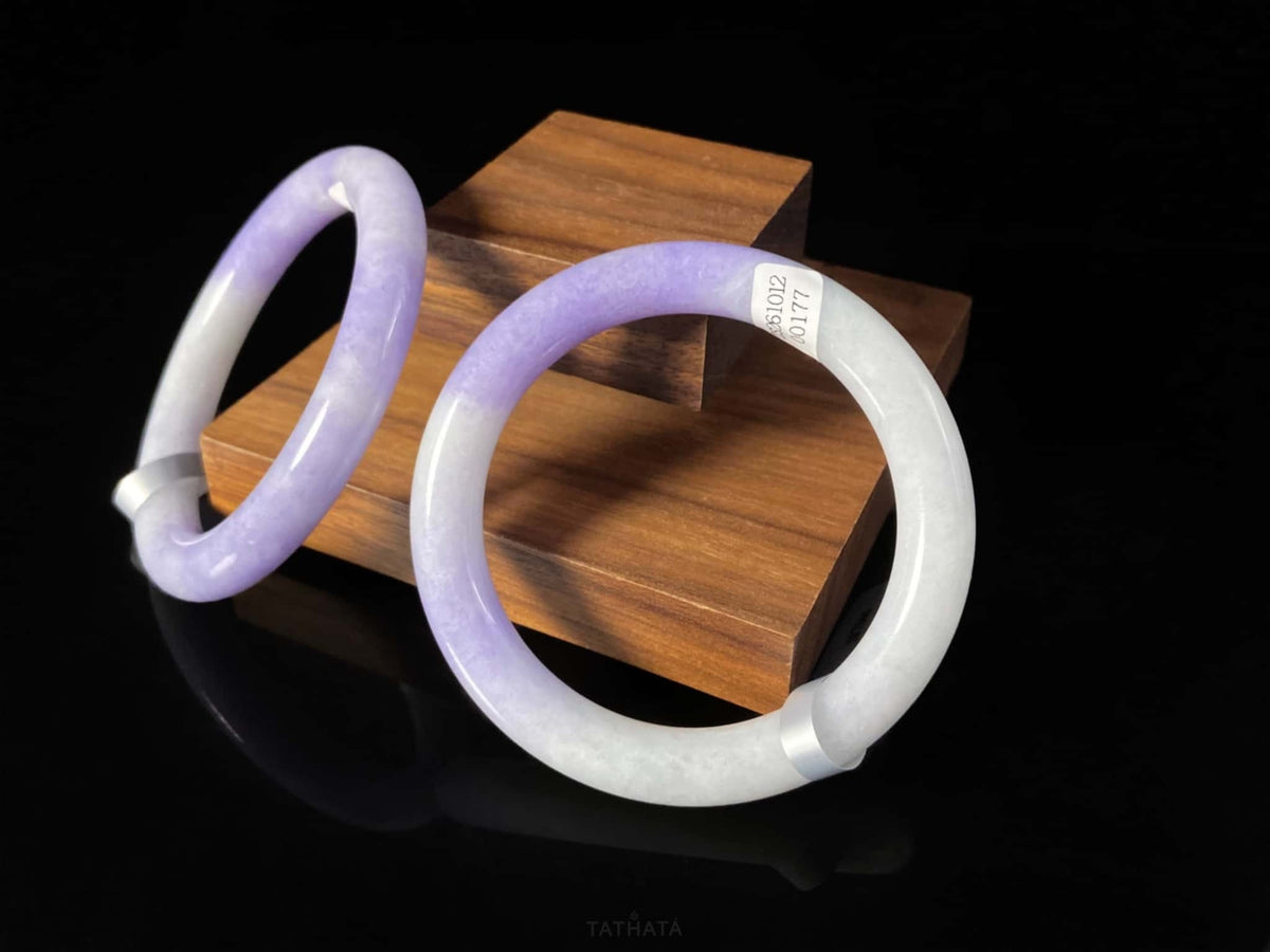 Violet Wing | Pale Wisteria Frost · Nature Burmese Jadeite Round Bangle