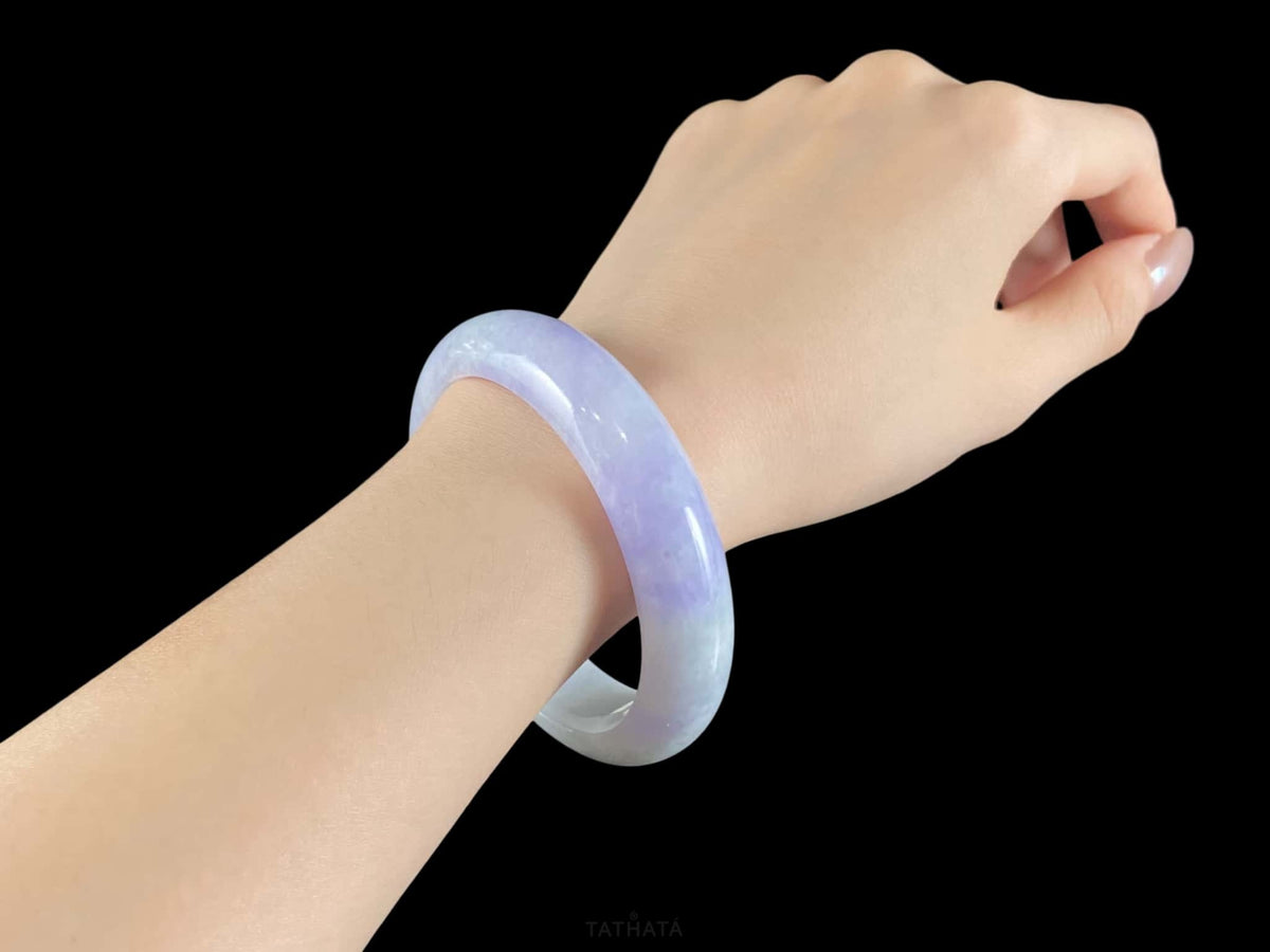 Enchanting White Lavender Dream · Nature Burmese Jadeite Peace Bangle